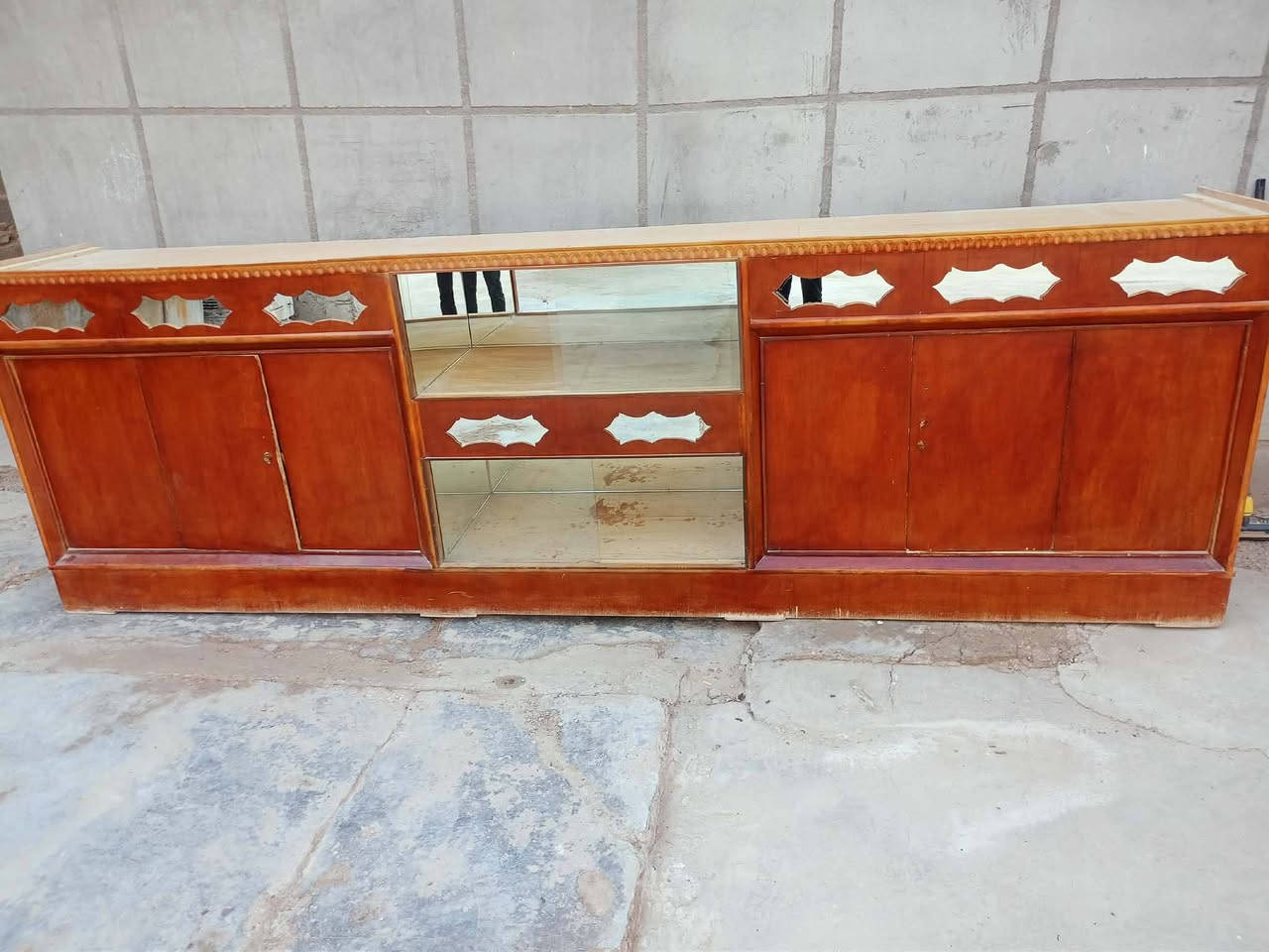 السلام عليكم بوفيه للبيع ١٥٠ الف مكان كرمه اتصل ***********
