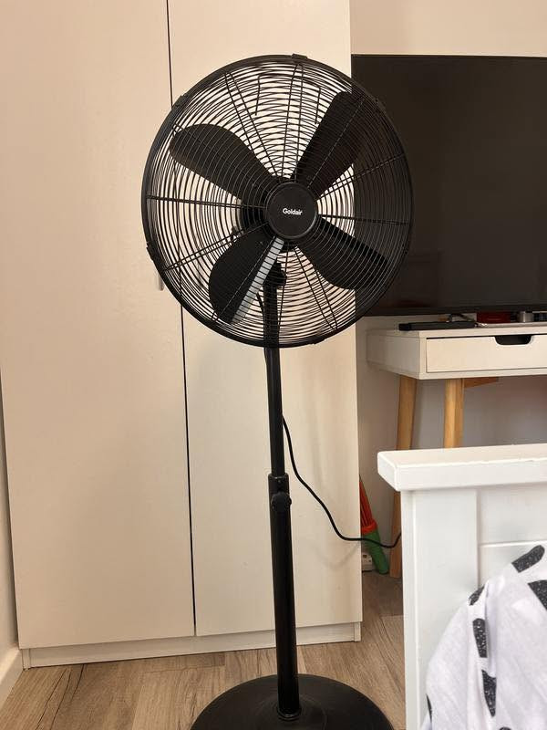 Fan for sale

Great for medium rooms
3 Speed Settings
Powerful Airflow
Oscillation
Height Adjustable
Tilt Adjustable
Metal Body

Only 3-4 times used

Original price : 110$
Asking for 65$


**إذا كنت صاحب هذا الإعلان وتريد حذفه لأي سبب، رجاءا أرسل رسالة إلى الدعم الفني**