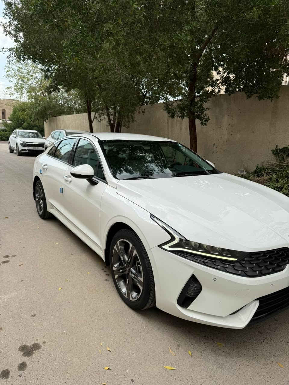 � كيا K5 موديل 2023
📍 الموقع: بغداد – الكرخ / شارع 14 رمضان
📞 للتواصل: ***********

🔹ماشية28 ألف كم فقط
🔹 رقم بغداد إنكليزي (باسمي)
🔹 استخدام شخصي والسيارة بحالة ممتازة

⚙️ المواصفات:

 • محرك 2000 (دوش)
 • بصمة تشغيل
 • شاشة
 • تبريد قطعتين
 • مرايا شفط
 • كشن كهرباء
 • تبريد بيانو
 • حساسات أمامي وخلفي
 • زنون
 • LED أمامي نهاري
 • ومواصفات إضافية

🛠️ الملاحظات:

 • ضرر خفيف (حالوب بسيط)

💰السعر185 

✨ السيارة نظيفة وجاهزة، ما تحتاج شي
