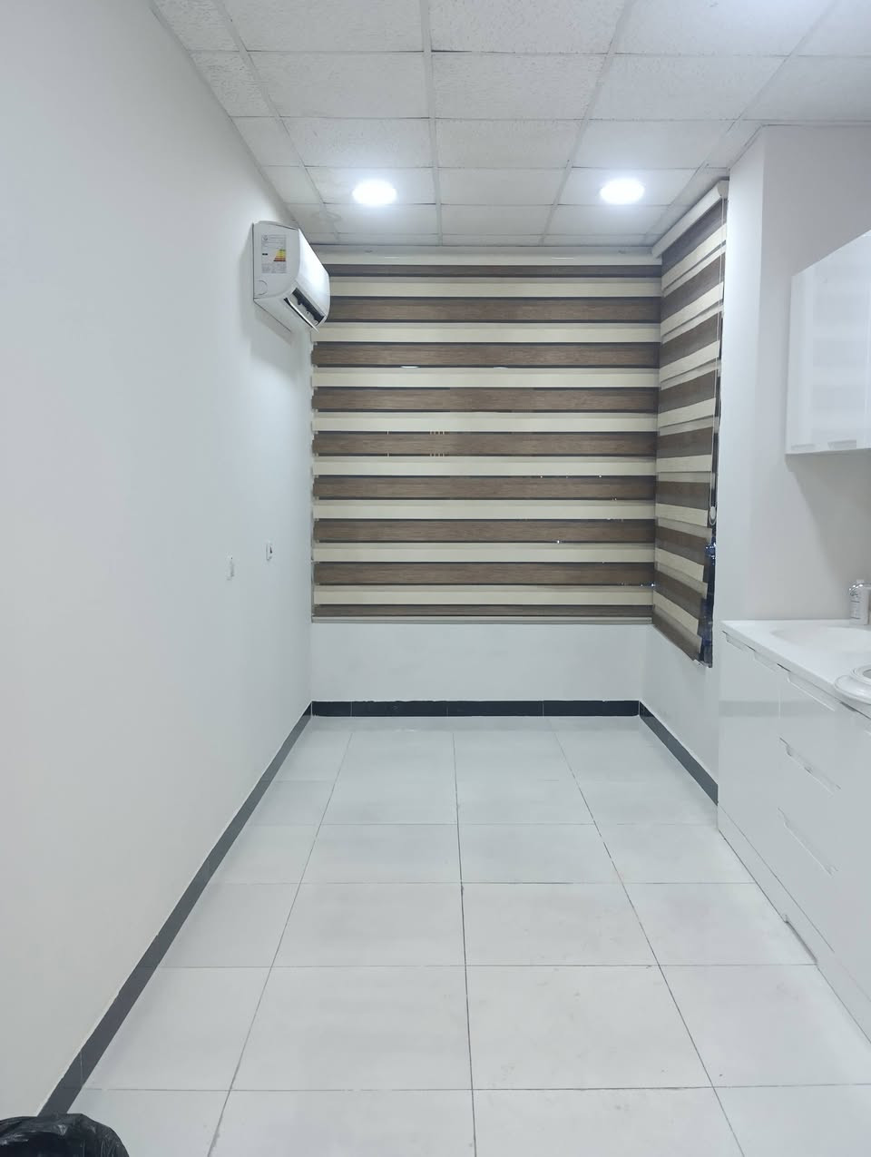 السلام عليكم عمار الصباغ لصبغ جميع الاصباغ الحديثة الداخلية والخارجية للاستفسار *********** واتساب
