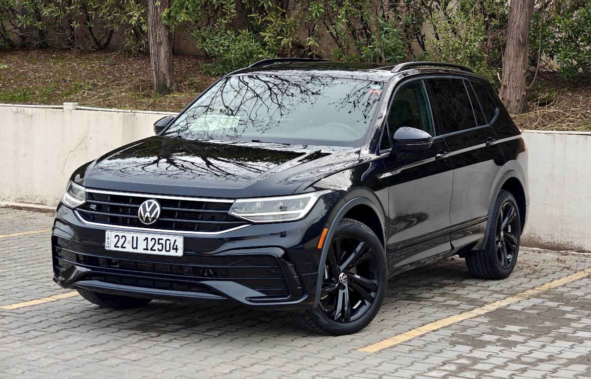 #Volkswagen_Tiguan_SE_R_Line
#BlackTop 2023
#محرك_20_توربو
#ماشيه 29.000 مايل
بانوراما
7 راكب
كشنات جلد وكهربائي وتدفئه
تبريد وتحكمات لمس
اناره داخليه 10 الوان متغيره 
حساسات اماميه وخلفيه
رادارات اماميه وخلفيه وجانبيه
تشغيل عن بعد
الضرر بسيط : باب خلفي جهة السكن 
 بدون كلها سليمه 
جديدة لوك حتى دعاميات بشرط كلشي على البلاد
رقم شاصي:
3VVCB7AX7PM015180
مرقم اربيل كامل شرط تحويل ثاني يوم 
السعر 22.500$ وبي مجال بسيط
العنوان اربيل 
***********
*********** أربيل, العراق
