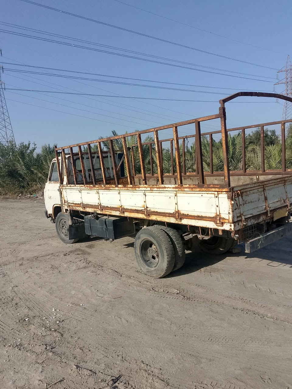 سلام عليكم للبيع داينه رقم بصره سنويه عاج سياره طفيته تشتغل  ابيع طافي مكان ناصريه الشراي يتصل ***********
