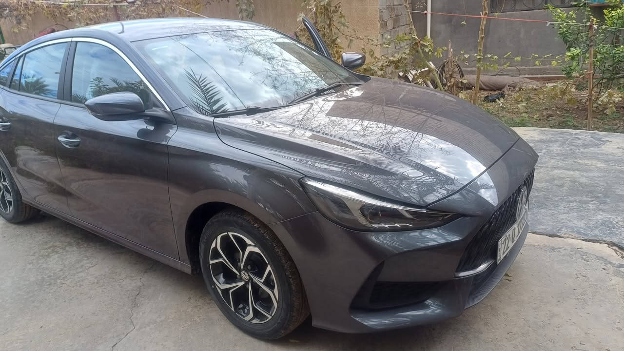 سلام عليكم واد خليجي 
فول مواصفات ماعدا الفتحه
شاشه كار بلي
نظام Aتوقف عند الازدحام
لايت عدسه LED تحكم بل عدسة تصعدو تنزل
تبريدامامي خلفي
نظام ايكو سبورت
حساسات خلفية وكامرة دوارة
كشافات ضباب
مثبت سرعة
اشايربل مري
تحكم ستيرن
السيارة على وضع الشركة بدون ضربه وبدون شخوط 
وبدون صبغ السيارة مكفولة من الدعا مية للدعاميةالسعر 115 تصل وتدلل ***********
***********
