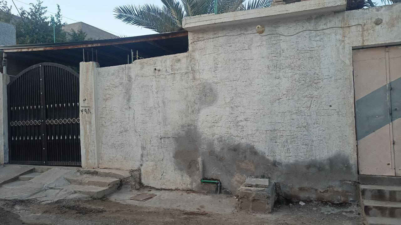 السلام عليكم ورحمه الله وبركاته
بيـــــت للبيـــــع  💵 ٩٠ 💵. 
وبي مجال          

في الخالدية - خلف مستشفى الرشيد  الاهلي - قرب جامع البشير (شيخ عابد) 

ملك .... طابو صرف 

مساحه ٢٩٨ م 

- غرف عدد ٣     مساحه ٥×٤. واحدة طابق ثاني 

- محل فيه باب على الخارج او غرفه خارجيه ٥×٤
- صحيات وحمامات خارجية عدد ٣ 
- الديوانية ٦×٤
- مطبخ ٣×٣
- الهول ٤×٥
- صاله ٣×٣                       للتواصل على الرقم  
***********
#بيت    #للبيع  #الخالدية   #الحبانية  #عقار
