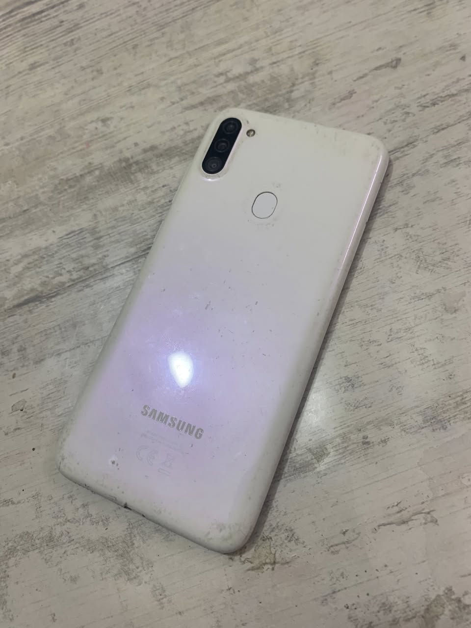 اي 10 s عدد3 +اي 11 لون ابيض 
الاسود الكامرة والافلاش واكفه بس الاسود


**إذا كنت صاحب هذا الإعلان وتريد حذفه لأي سبب، رجاءا أرسل رسالة إلى الدعم الفني**