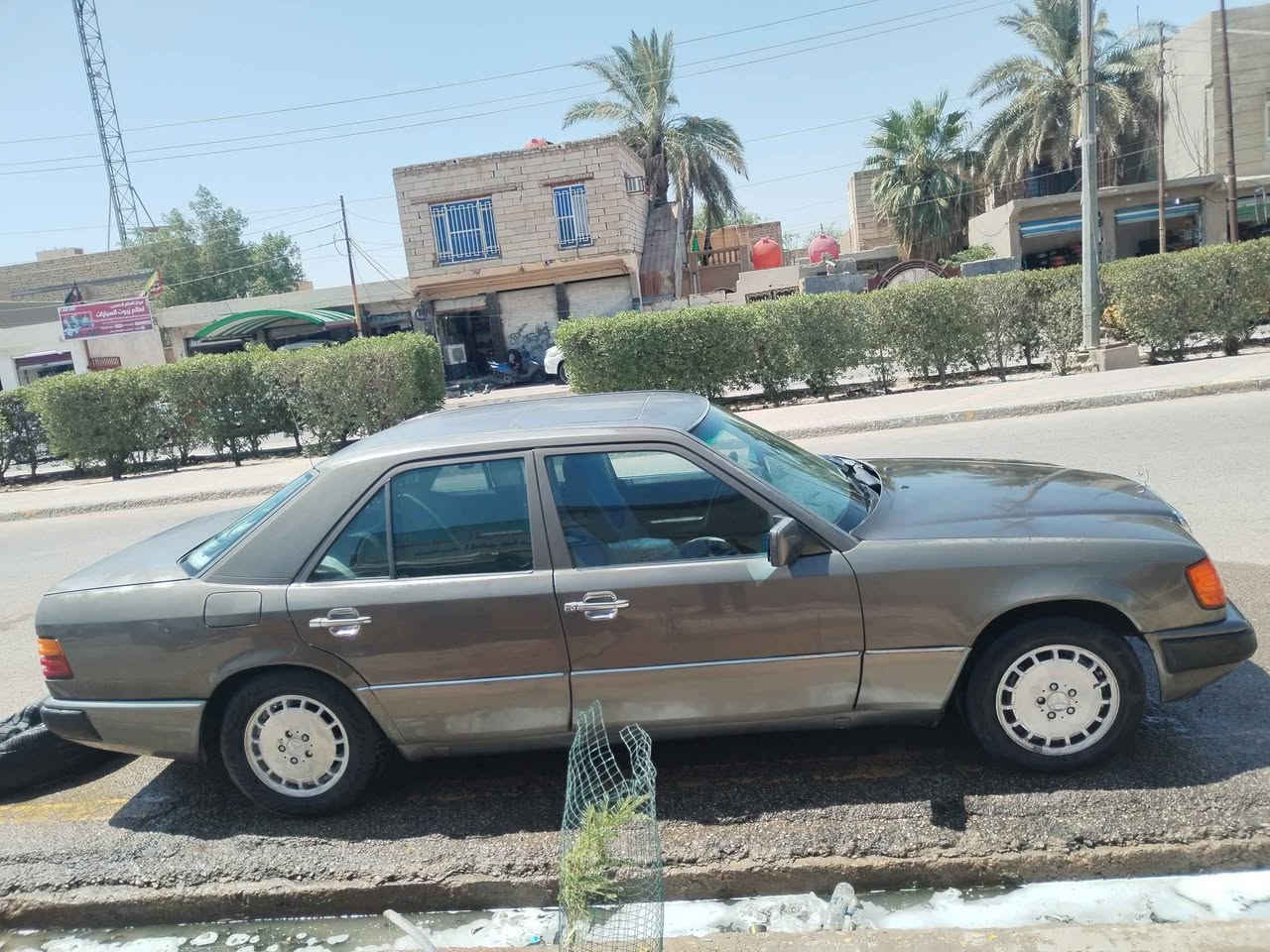 مكينه وكير 2500كفاله
وحداديه تخم تاير
رقم بغداد انكليزي سنويه ل2029
موديل 87
قواعد معمرات 
المكان ذي قار /الرفاعي
للتواصل ***********
السعر 47وبيها مجال Singapore
