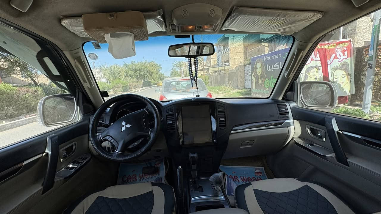 سلام عليكم باجيرو 2014 (الي عالبنيد بالصورة تراب غسلتها وعفتها) سبعة راكب حبتور  ماشية 162 فول مواصفات مواصفات الحبتور معروفة  رايدها ب160 وبيها مجال قليل السيارة نضيفة وحلوة ما ناقصها شي  رقمها السليمانية المكان  بغداد للتواصل فقط عالهاتف ما متواجد فيسبوك ***********
