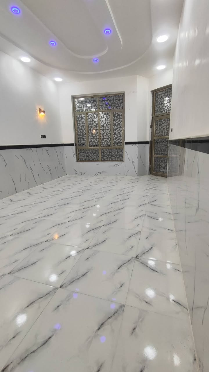 دار للبيع المساحه 200 متر بناء درجه اولى وحديث حي نهاوند الثالثه
قرب المدرسه رقم الهاتف ***********
