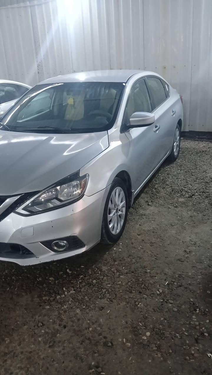 السلام عليكمم
سنترا موديل 2019 حره بأسمي تحويل ثاني يوم حادثه جاملغ وبنيد جهة السائق مواصفات بصمه شاشه تحكم ستيرن سياره جاهزه  رقم *********** السعر 120$
