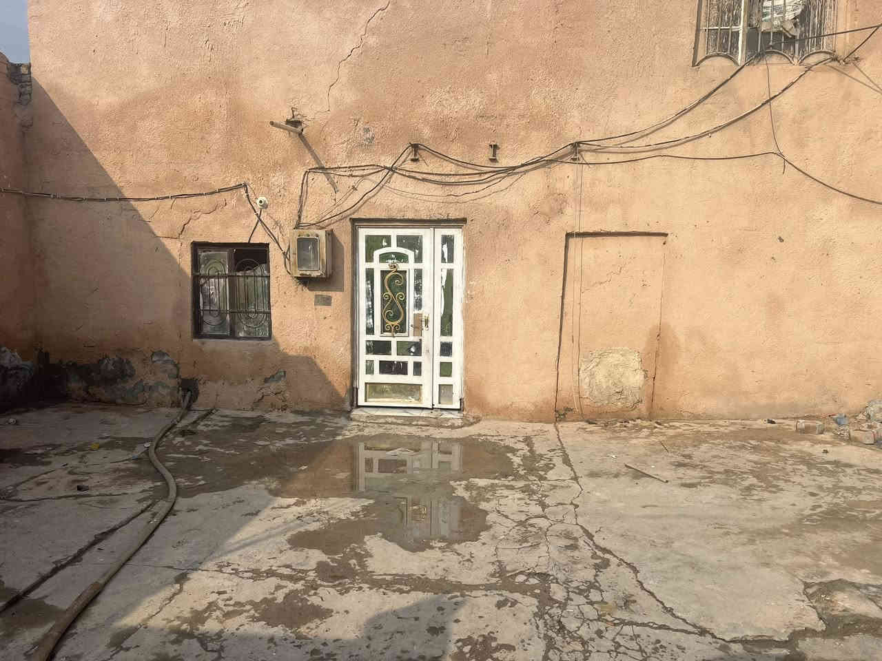 السلام عليكم
بيت اصلاح زراعي بي ورقه تطويب ولازمين سره
المساحه ١٦٠ متر
البكرلي الرابعه شارع ابو عادل 
غرفتين نوم مطبخ صاله صحيات خارجيه 
جاهز للسكن 
***********
السعر ٢٠
