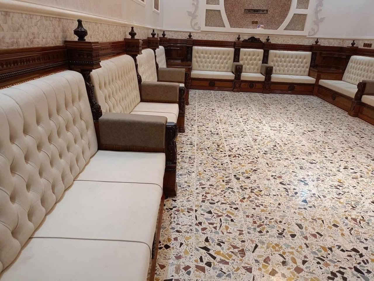 😉رجعنا وياكم بعرض خاص 😉
لأصحاب الاناقة والذوق الرفيع تم الأعلان عن أروع الموديلات 
الزان صاج 😊 
تفاصيل العمل 🪚الهيكل زان وصاج  المقعد بلوك اسود أبو 16 
الإسفنج اكسترا المقعد 10سم الضهر 4سم 👍
الصبغ سحگ قطنة 👌🏻 نوع القماش - جكور -وتر بروف -كتان _
والقماش حسب طلب الزبون 🥰
معة هدية 🎁 طبلة وسطية معة مساند 🙂  
سعر المتر من _135 إلى200 الف 
{ضمان لمدة 10 سنوات  من وقت التسليم بالخشب والإسفنج }
يوجد لدينا كادر - للقياسات مجاني لجميع المحافظات 😉
للحجز والاستفسار يرجى مراسلتنا


**إذا كنت صاحب هذا الإعلان وتريد حذفه لأي سبب، رجاءا أرسل رسالة إلى الدعم الفني**