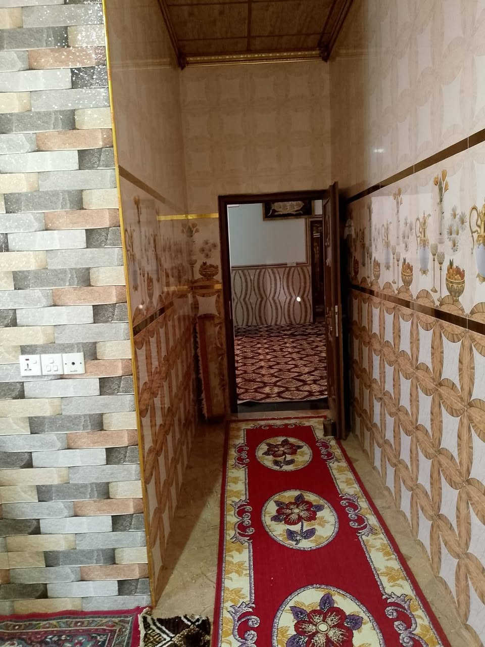 للبيع بيت مساحته 600م
المالحه الغربيه 
ديوان 8×5 مطبخ حار بارد 5 ونص ×8 صاله 12×4 غرفتين نوم اضافه الئ سويت نوم صحيات داخليه حمام وتواليت غرفه فوك6×4 سيراميك خزانات ماء عدد 2 كبيره الاول 5000 ولثاني 2000 گيزرات عدد 2 صحيات خارجيه سيراميك باب سلايت خارجي مخزن خارجي 3×2 ونص ماء خطين وكهرباء فول البيت كامل مكمل سيراميك حزام جنس الارض زراعي
السعر 65بي مجال 
***********
تواصل مع صاحب بيت مباشرتآ
