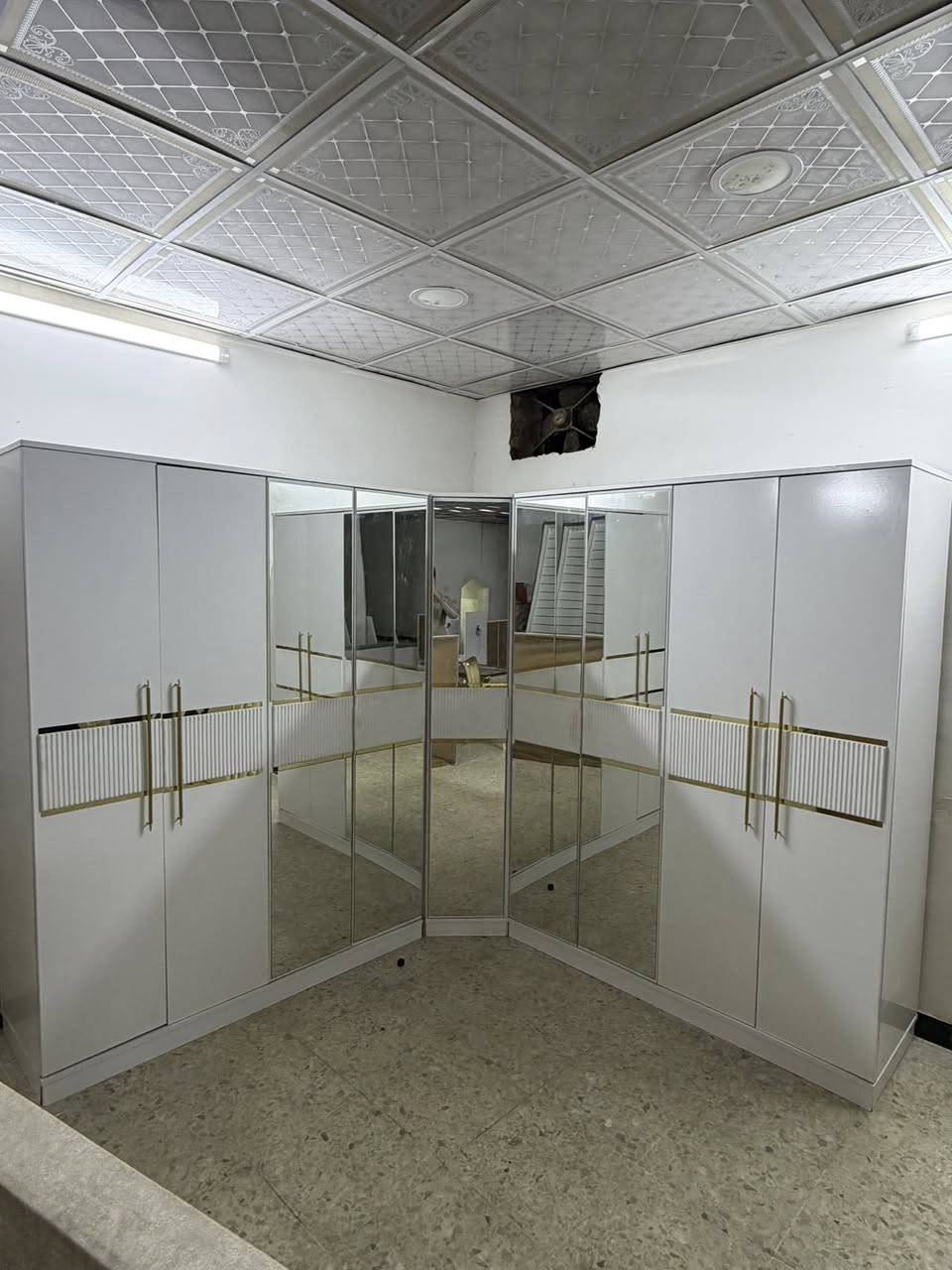 سلام عليكم 
غرفه نوم تركية 9 قطع الكنتور زاويه
 نضيفه كلش شخط مابيهة 
بالواقع احلى من صور 
مع نقل وشد داخل بغداد مجاناً 
***********
يتوفر واتساب
