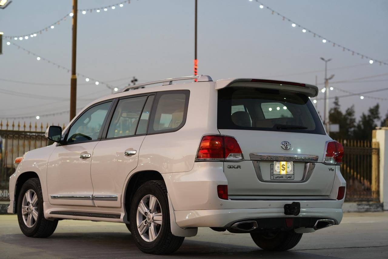 مكلف بالنشر. 
🚗 لاندكروز GXR 2015 بريم للبيع
الرقم بصره بأسمي، تحويل ثاني يوم مكفولة

✔️ فول مواصفات 1/1
✔️ محرك 6 سلندر
✔️ شاشة + بصمة تشغيل وأبواب
✔️ فتحة سقف
✔️ حساسات أمامي وخلفي
✔️ كشن جلد + كهرباء
✔️ تشغيل عن بعد
✔️ ثلاجة + 3 قطع تبريد
✔️ 8 إيرباك
✔️ 7 راكب + مثبت سرعة
✔️ زراكات لايتات امامي
✔️ مري قلاب 
✔️ مانع انزلاق 
✔️ طفاية 

📏 الممشى: 193 ألف حقيقي (شرط الفحص والسونار)

📍 البصرة
📞 ***********

💰 واتساب او اتصال على الرقم لمعرفة السعر
