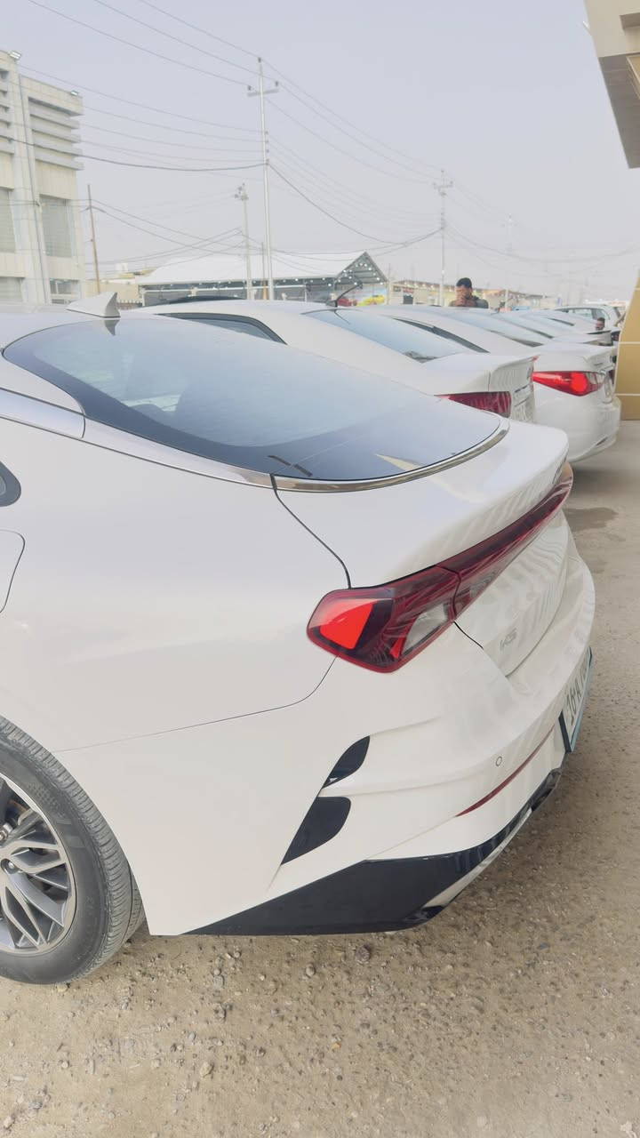 سلام عليكم K5 موديل2023  رقم قادسيه حره وارد كوري بانزين مكينه دوش فول مواصفات عدا البنوراما حادث بنيد ومبدل نفس اللون سونار مرفق بالمنشور ماشيه35 الف كيلو سياره جاهزة وجديذه ومابيها اي نقص مكان نجف سعر168 وبيها مجال بسيط للاتصال***********
