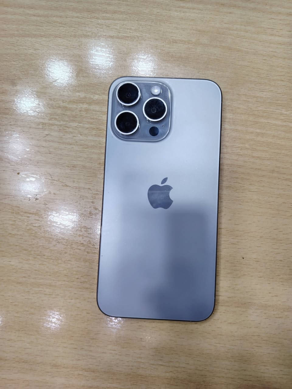 ايفون 15 برو ماكس لون التيتانيوم ماستر شرق اوسط 
نظافه 100/100
بطاريه 85/٪
ذاكره 256
السعر مليون و75
***********
