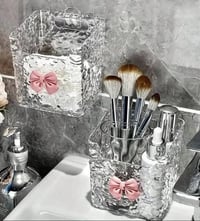 حاملة فرش أكرلك • لاصقة للحائط • مقلمة أطفال