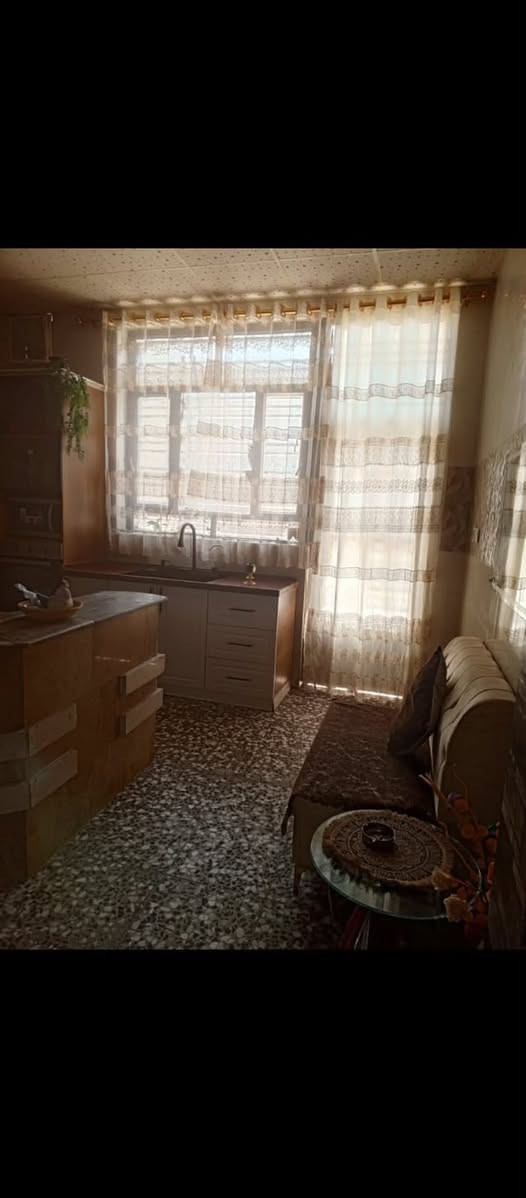 دار للبيع مساحته ١٢٠ متر
بزوير قرب مشروع الماء الثاني  بفرع مخبز علوش 
بسعر كلش مناسب لاستسفسار الاتصال 
***********
