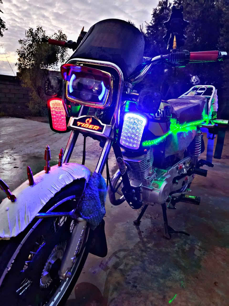 ماطور للبيع مكفول محرك بشرط نشاط بشرط كهربائيات بشرط شلعه اومعدل.  مكاني دهلكيه سعره خاص او اتصل***********
