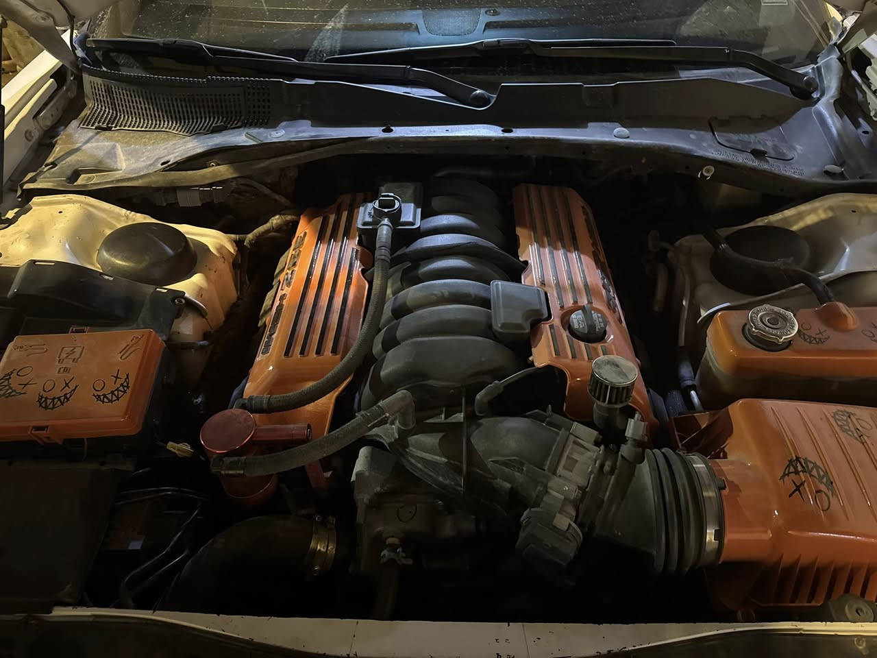 السلام عليكم جارجر srt اصل موديل 16 رقم بصرة سنويه 29 مكينه كير كفاله بيه جاملغ وبنيد وبيها بارد جوه المرايه مال الصدر السياره داخل كريمي اصل فول مواصفات فتحه كشنات تدفئه تبريد والستيرن هم كذالك سياره فول مزوعه لل اخير 
عليها تزويد 
كزوز هيلكات بيه بوابات
اويل برثر
اويل كاج كان
تفريغ
داون بايب 3 انج
ولف حماوه ريسنك
بلكات ريسنك
فان ريسنك
اي آف آر AFR 
والدواخل مالتها 
كاربون فايبر 
ستيرن هيلكات
نشرة متغيره ع التلفون 
عتبات بيبان نيكل 
كاعيات حضن
وعليها لدات تكساس دفيوزر خلفي كاربون 
دعاميه اماميه وايد بدي 
ويل روهانا
التاير الأمامي 275
التاير الخلفي 295
ونسبه السعر 220 وبيها مجال للشراي واذا اكو اوباما مراوس 15 وفوك اراوس والافضل هيمي مكاني البصرة ابو الخصيب رقم الهاتف ***********
