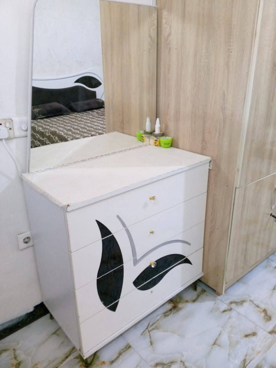 غرف نوم اب 200مكلف بلنشر اب ***********

