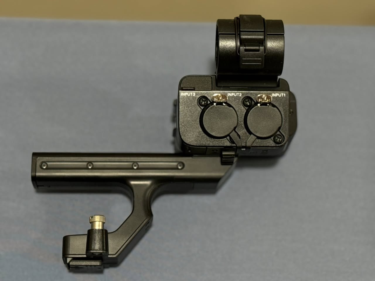 السلام عليكم
كاميرا  sony fx3  للبيع نظيفة جداً جداً مشتغلة شي بسيط ما يعادل خمس ساعات 

الملحقات 

-شاحنة اصلية تاخذ بطاريتين

-بطارية اصلية 

-الهاندل 

-كارتون


**إذا كنت صاحب هذا الإعلان وتريد حذفه لأي سبب، رجاءا أرسل رسالة إلى الدعم الفني**