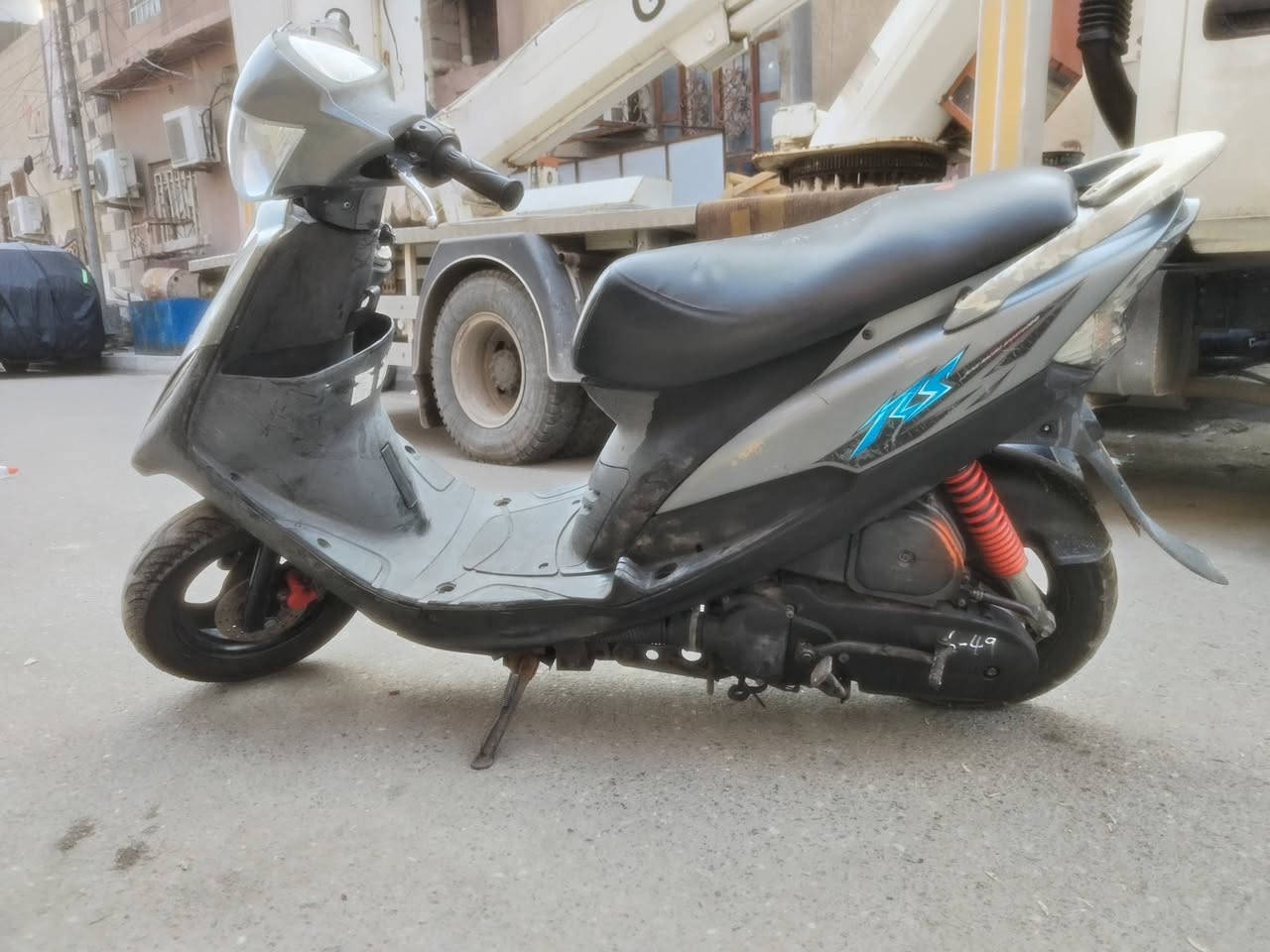 السلام عليكم دراجه ماكس عدله للبيع جديده رمبه صارلهه اقل من سبوع من شتريتهه السعر مليون و150. 1150وبيهه مجال حك الجيه عنواني بصره5ميل واذا مايعجبك السعر اعبر المنشور
***********
