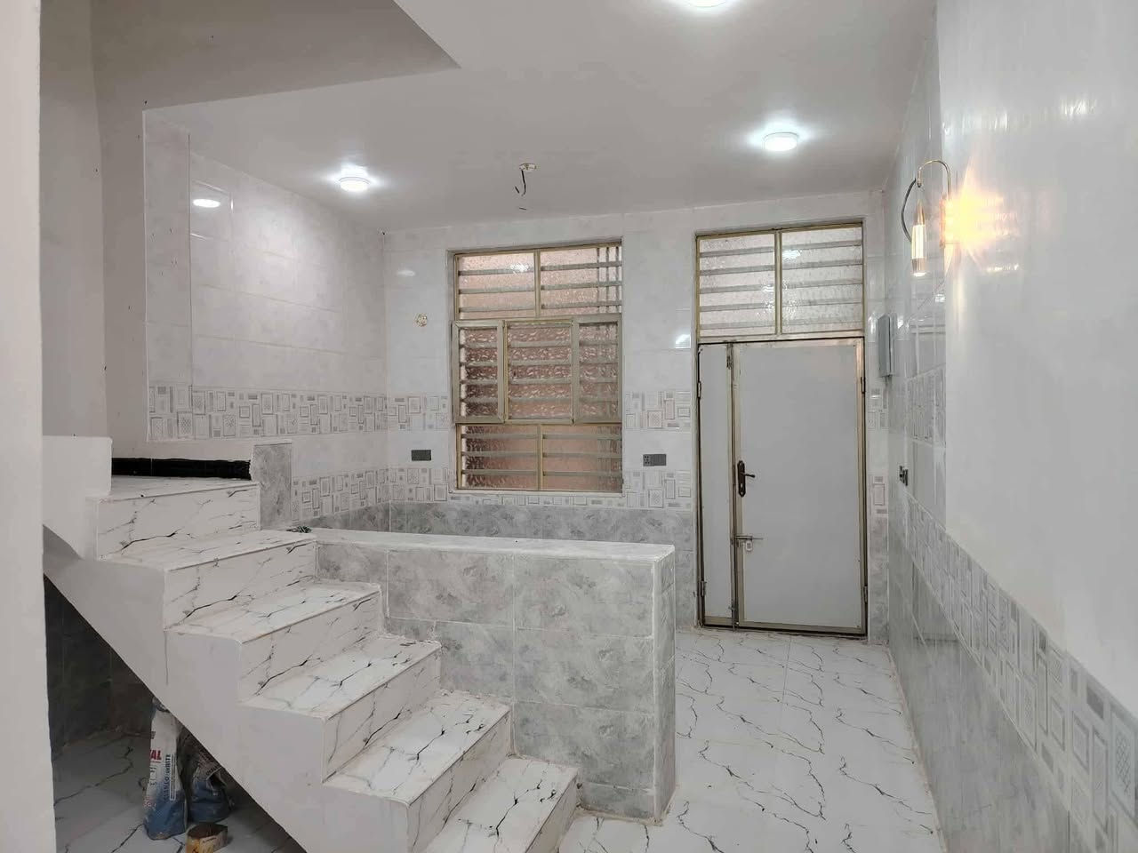 دار للبيع  50 م 🏡 عدد 2
✅ تحفه فنيه شغل درجه اولى بناء جديد ما مسكون جاهز للسكن قريب للشارع العام 

بسعر /22/ مليون مع المجال
موقع /نجف 🏡 شارع الصب عمود 317

البناء 🏡 
غرفه/صاله/مطبخ / صحيات/مكشوفه
بناء مرتب/ اساس + سقف كونكريت + طابوك

ألخدمات 🏡 #بعد_عن_سوق_100م
ماء/كهرباء/مدارس/سوق/تبليط/مولد
***********واتساب
