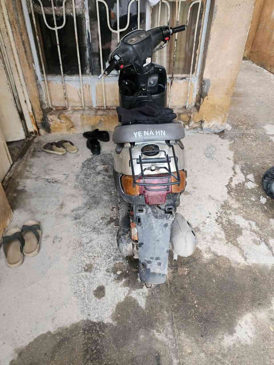 السلام عليكم دراجه بطه شغاله كلها كهربائيات سلف هندر عونها فقط تنضيف كابريتر ب٥ السعر ١٧٥ قفل تأخذها تكول رحمه الله والديك 

***********
