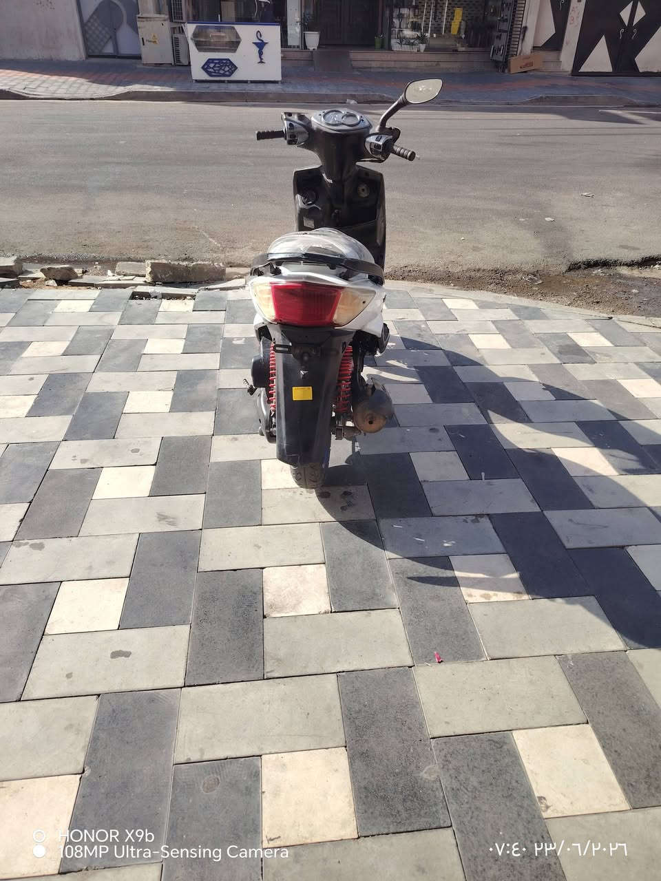 سكنز فحل كابريتر
دراجه حلوه ومرتبه وكلشي شغال بيها
كهربائياتها كلها شغاله
ستان صفح و ستان تعليك
لايت زنون عالي ناصي
دبل اشار يمين ويسار
باتري جديد الاصلي
رايدها 500 بيها مجال بسيط
مكانها الكاظميه ***********
