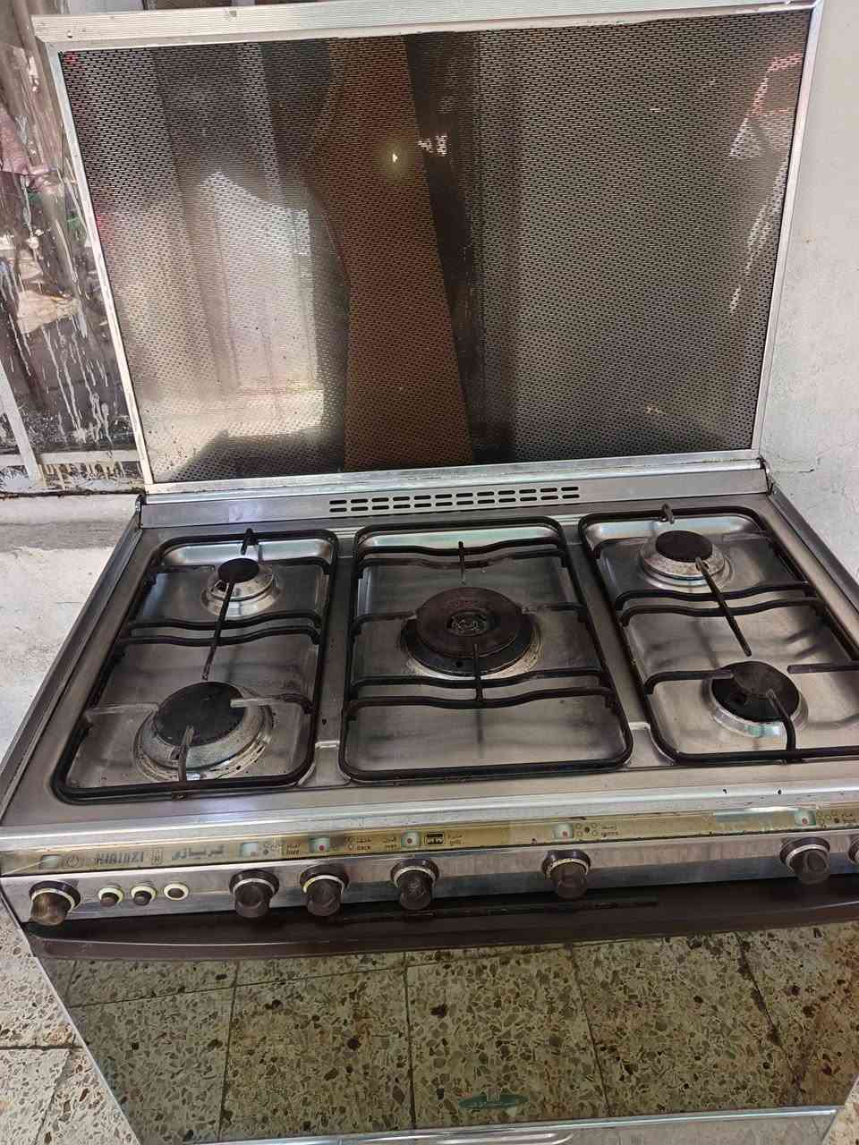 السلام عليكم طباخ گريازي نظاف كلش وشغال كله فرن شغال ناره زركه شرط الفحص للبيع سعر 200الشراي يتصل على الرقم ***********
