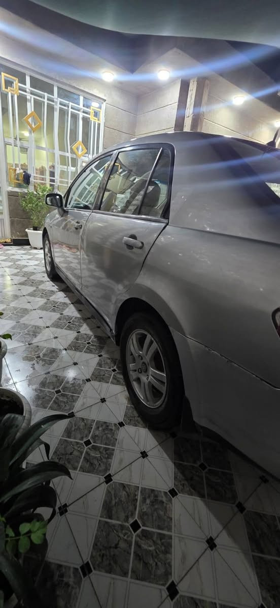 نيسان تيدا 
رقم بابل لون سلفر
محرك 1800
كير اوتوماتك
تبريد
العنوان بابل القاسم
***********
السعر 65 وبيه مجال
