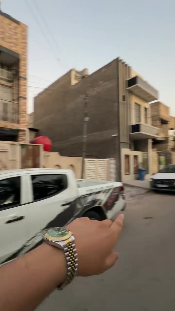 السلام عليكم بيت للبيع 
المساحه 56 م
الوجه 4 
النزال 14 
سنة البناء 2015 
الطابق الأرضي استقبال +مطبخ خدمات
الطابق الثاني غرفتان نوم +حمام
📍حي جميله محله 518 
قرب مدرسة الانطلاق السعر 220 مليون 
للاستفسار ***********
