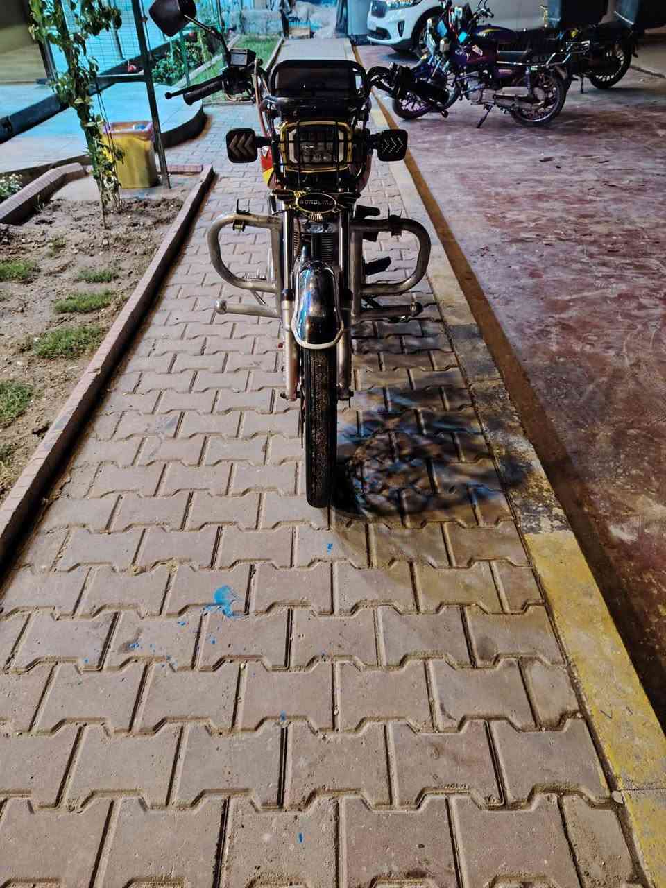 ياالله
السلام عليكم ورحمه الله وبركاته 
ايراني سولنك ابو الختم الاصلي للبيع نضافه كدامك 
لون مميز طماطي 🔴
 سويج واحد+سويج تانكي واحد 
 محرك 150 حقيقي 
موديل 2024
صالنصه كاتم 
ملاحظه دراجه مابيه ولا ورقه 
متواجد خاص 
اوو اتصل على الارقام 
***********
***********
مكاني الصكلاويه 
+بيه كم نقص
