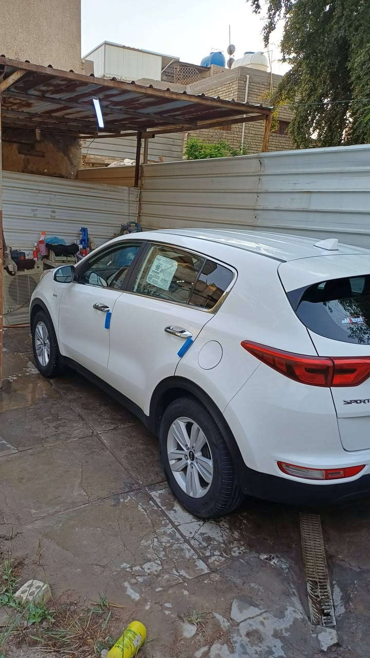 السلام عليكم من رخصة الأدمن
 الرجاء قراءة التفاصيل كاملة
كيا سبورتج الموديل ١٩ وارد امريكي حادثهة خفيف بس دعامية امامية ومبدل البراكيت
لاشواصي لا لغود لا دواخل كلهة مكفولة ليبل واحد
بارد خفيف بالباب الخلفي الأيمن
محرك ٢٤٠٠ دفع رباعي اي بي اس سويج موبصمة بدون فتحة
كير محرك تبريد تدفئة كلهة تمام سيارة جديدة وماشية ٨٨ ميل
ادامة كاملة دسكات منضومة زنون دوشمة دبل سويج صدر زيوت كلشي اصلي السيارة ممتعوبة ابد 
مكانهة بغداد الزعفرانية رقمهة بغداد دولي تحويل ثاني يوم
ماابيع لبياع شراي تاخذهة تسوي عقد وتتحول لان عدنا سفر
السعر المطلوب ١٦٥ وبيهة مجال قليل
***********

