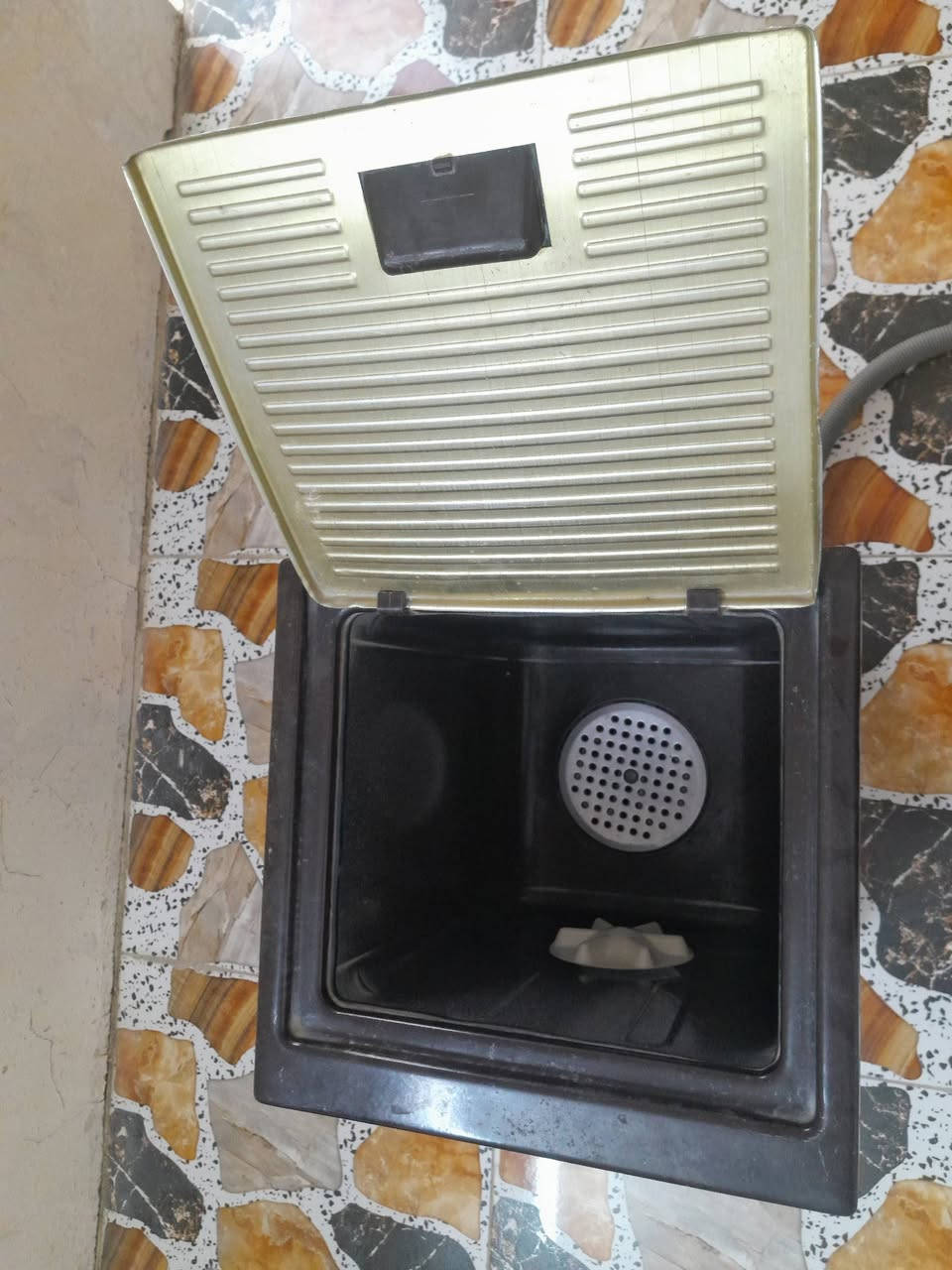 غساله حجم صغير ام الهيتر اسخن الماي شرط الشغل والنضافه ياباني سعره 65المكان حي السماح للإستفسار ***********
