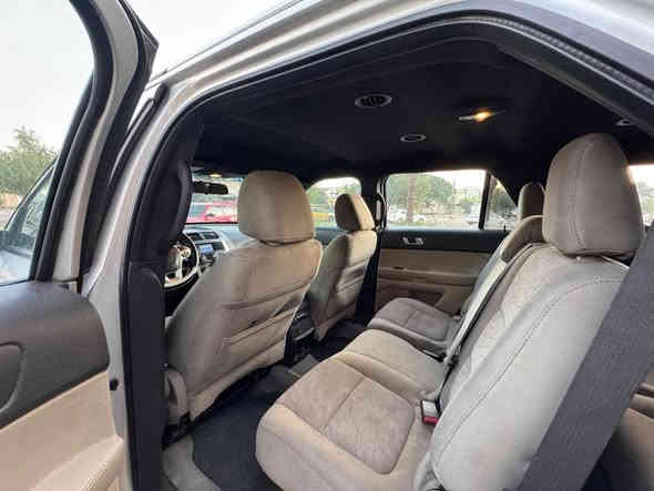 السلام عليكم 
فورد اكسبلور. خليجي 
بيها تبديل باب السايق وصبغ جاملغ سونار بيها محرك كير مكفولات 
مواصفات محرك 6/ سلندر 3500 
7 راكب 
ثلاث قطع تبريد 
مانع انزلاق 
مكانها بغداد حي الجهاد 
السعر 115 بيها مجال قليل 
رقمي *********** بغداد
