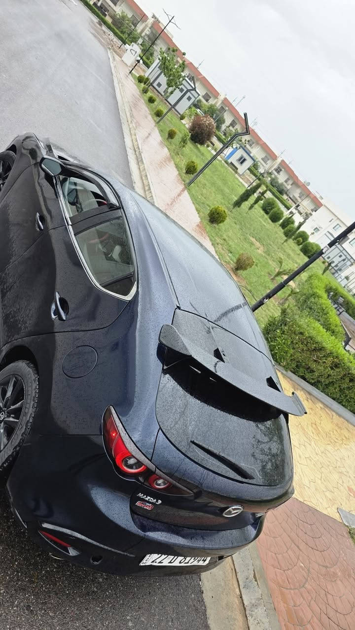 � مازدا Mazda 3 2022 🚘
ما ماشية  89 الف ميل
محرك 2.5L 

✨ المواصفات  (select ):

  

🟥 شاشة جبيرة ( كار بلي + اندرويد )
🟥مثبت سرعة 
🟥قيادة ذاتية 
🟥تحديد مسار 
🟥 رادار امامي  
🟥شفتات ستيرن 
🟥مثبت ستيرن 
🟥سايد بريك بصمة 
🟥مودات قيادة
🟥جامات اوتو
🟥اوتو هولد

🟥لدات امامي خلفي 

سيارة  صبخ عام
بجم و خلف كبس ايرياك فقط برده الباقي بشرط   
سيارة رقم اربيل سنويه و هزه جديده 
مكان السيارة  اربيل
 رقم الشاصي JM1BPAJL9N1501893
***********
***********
الســعــر 98 ورقه 
مجال بسيط
