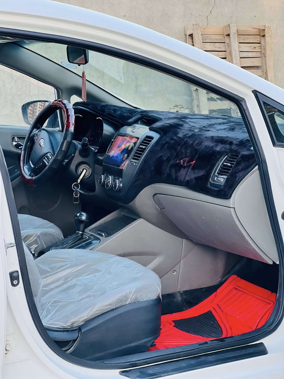 سيرتو مديل 2014خليجي مكفوله من الصبغ والتبديل فقط بارد شي قليل بل باب فول موصفات محرك 1600 بسم كردي وكاله او تحويل السعر 120لاتصال ***********
