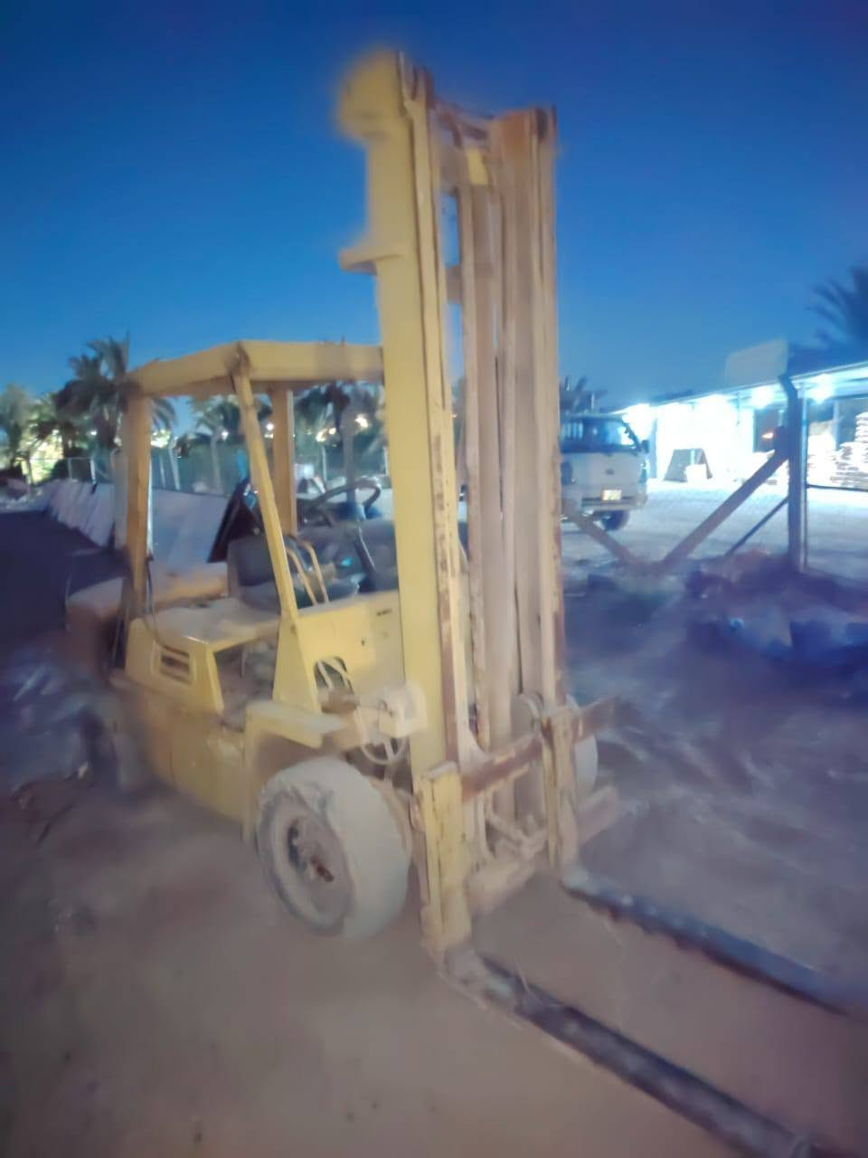 سلام عليكم ورحمه الله وبركاته رافعه شوكيه 3طن جاهزه تشغيل نگره سلف يعوزهه بس باتري بدون ارقام محرك جيد جدا گير جيد جدا رفع جيد لبريك يعوزه بس تنفيس /***********/***********/السعر 30 ورقه وبيهه مجال العنوان بغداد تاجي
