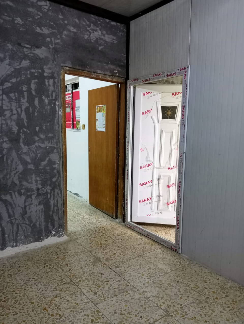 مشتمل 50مترللبيع
نص بناء نص سندويش
يحتوي على غرفة وصاله وملحقات
مطبخ وحمام
موقع يبعد عن سيطرة سويب خمس دقايق قرب بانزين خانه سفينة النجاة ومدرسة الحلواني
قربية عن الشارع
أي استفسار 0773 716 3263
