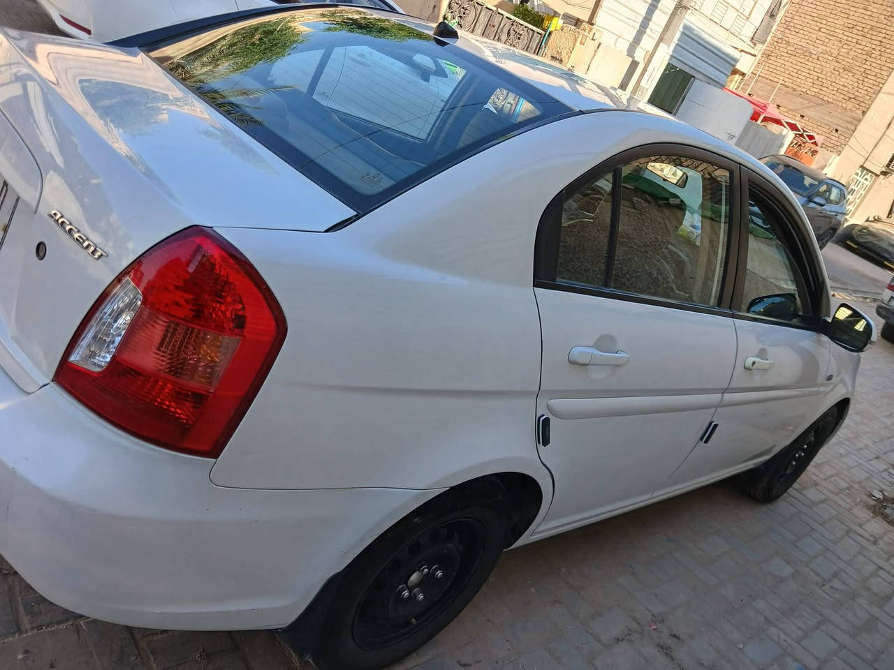 السلام عليكم سيارة اكسنت ٢٠١١ الشركة العامة مكفولة عدا الدعاميات محرك ١٦٠٠ رقم بغداد عنوان بغداد قرب ساحة عدن هاتف *********** السعر ٩٨ ورقة مجال بسيط وبسعر مناسب جدا اقل من السوك
