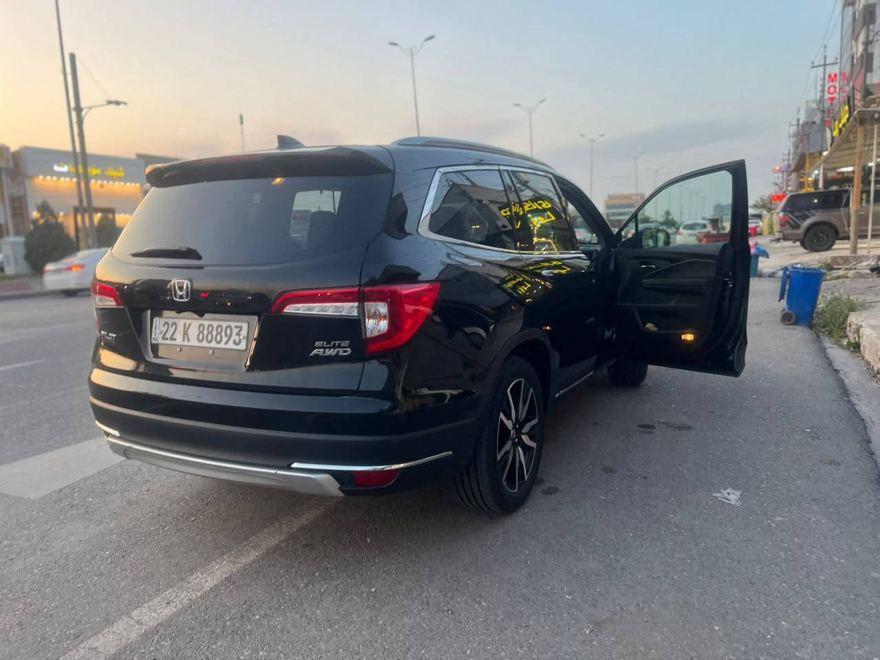 هوندا بايلوت ياباني 2022
٧راكب 
وارد امريكي فول مواصفات حادثها حلو وموجود بالصور 
المواصفات:
١-رادار امامي جانبي(نقطة عمياء) وخلفي 
٢-ترحيب ودخول ذكي 
٣-سويج بصمة وتشغيل عن بعد 
٤-لايت زينون ذكي وبلاجكتورات ضباب 
٥-محرك ٣ونص ٦ سلندر المرغوب
٦-اشاير بالمري 
٧-كشنات جلد وكهرب ٨حركات وتخرين ٣اوضاع ميموري وتدفئة كشنات 
٨-٣اوضاع قيادة ايكو وسبورت وثلجي
٩-تحديد مسار ذكي وياخطوط الشارع 
١٠-نقاط عمياء وكامرة ذكية ٣ وضعيات دوارة 
١١-مثبت سرعة كروز عادي وذكي 
١٢-شاشة جبيرة ١٠انج وتدعم ايفون واندرويد 
١٣-منافذ usb و typec امامي ومقاعد الخلف والمقاعد الاخيرة 
١٤-تبريد ثلج بيانو ٣ قطع امامي ومقاعد الخلفية ومقاعد ال٧ راكب 
وشاشة تحكم خلفي 
١٥-صندوق ذكي شفط 
١٦-كير دكم المرغوب 
١٧-مراية ذكية تعيتم ذاتي 
١٨-ستيرن فول تحكمات وشفتات سرعة 
10 نمر 
١٩-مساند جانبية شركة جلد 
٢٠-بردات بلادي جوم الخلف شركة هوندا سلايد داخل البوب٠
٢١-داخل جلد ودشبول جلد اصلي شركة 
٢٢-سيارة عزلها عالمي١٠٠% وحيف ماكو 
٢٣-سبير وعدة كامل 
رقم اربيل 
مكان السيارة بغداد
السعر 275 
*********** بغداد, العراق
