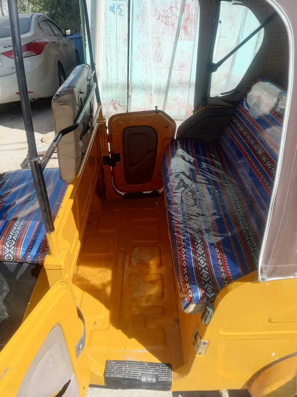 سلام عليكم تكتك للبيع 7500 علية غرامة 400 ما ينزل مصبوغة صبغ عام او مفتوح محركة ولغد مكفول بس بية ضربة بصيطة يم بكلايت مكاني كربلاء *********** انتصل علية علة رقم بس
