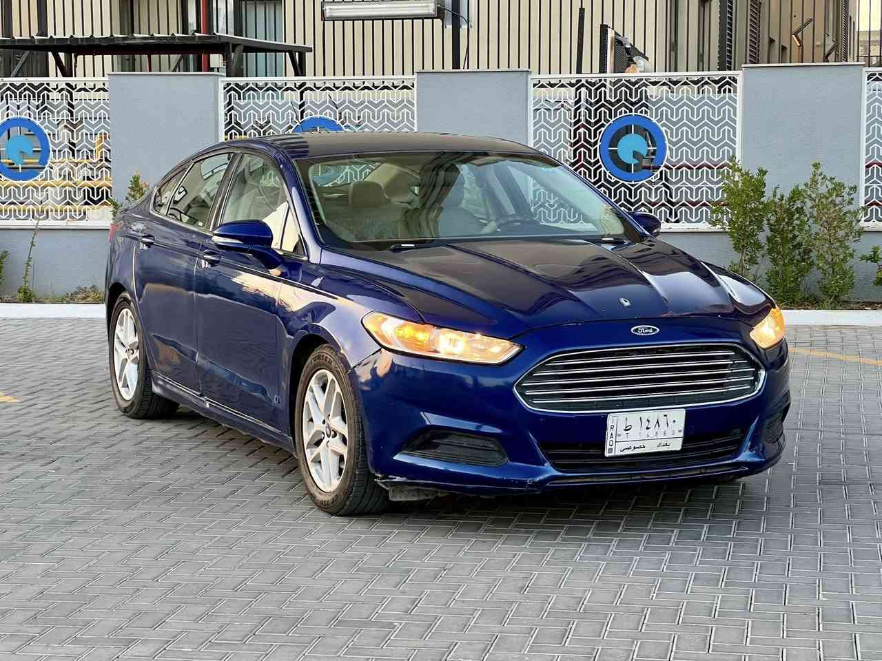 السلام عليكم
فورد فيوجن 2014 
ماشيه 112 
حادثها بابتين من جهه الصدر الصندوك امبدل اصلي او نفس ألون بل عراق بيه من نفس الجهه جاملغ خلفي ضربه سطحيه 
مواصفات 
محرك 1500 تيربو 
تحكم جهتين 
أشاير بالمري 
قطعتين تبريد 
هند بريك بصمه 
مكاني بغداد حي الجهاد 
رقمي ***********
السعر 77 بيها مجال قليل
