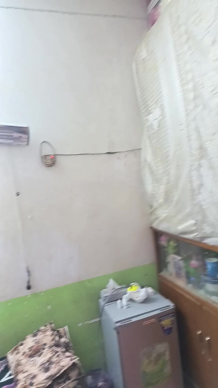 دار للبيع 160 بيه ورقه من البلديه 80 وبي مجال طابقين قريب على مسجد الكوفه حي السفير للاستفسار الاتصال على ***********
