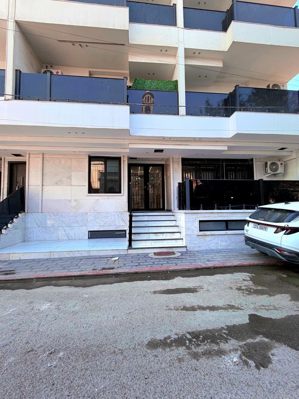 شقة حديثة للايجار في ابو نؤاس مطله على نهر دجلة الفرع بين شارع الكرادة داخل وابو نؤاس يوجد فيها :

غرفتين وصالة
حمامين
120 متر
الطابق الرابع
البناية حديثة جدا
كراج
حارس
بناية نظيفة وامنة
جرس مع بوابة الكترونية
باب تفتح بالبصمة
بلكونة واطلاله على نهر دجلة
زجاج مزدوج 
مصعد
سعر مليون ونص 
للتواصل ***********
