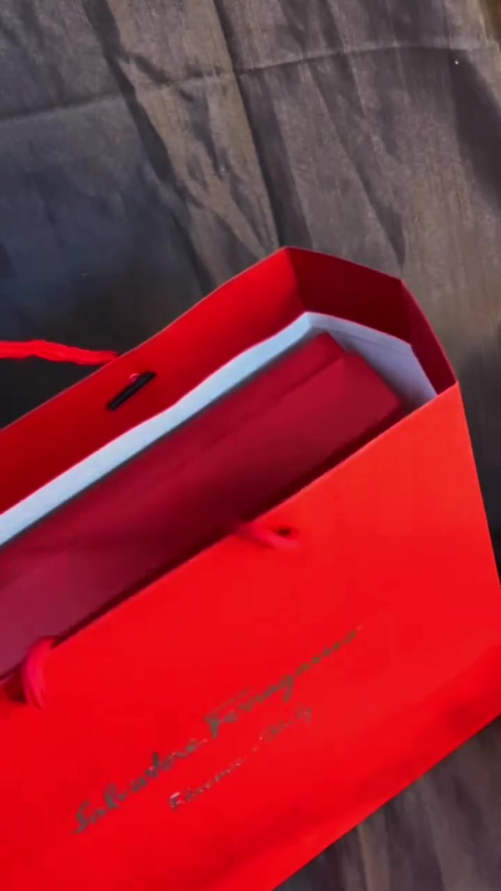 بكج هديه رجالي متكون من محفظه جلد  + حزام أَنسب وانزك هديه ممكن تقدميها وسعرها بس 15 أَلف ❤️


**إذا كنت صاحب هذا الإعلان وتريد حذفه لأي سبب، رجاءا أرسل رسالة إلى الدعم الفني**