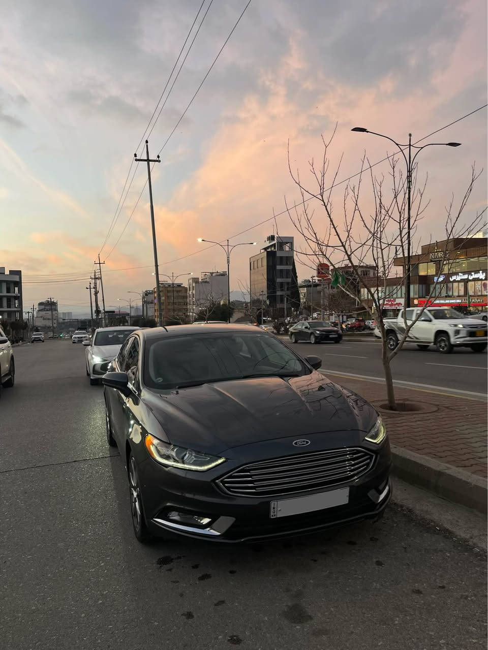Ford fusion SE 2.5 
Model 2017 
77 miles 
٣ شاشە و کەشن جلد و فول مواسەفاتە سەیارەکە تەنها سلایدی نیە ، زۆر پاک ماوەتەوە سایەرەکە بە ناوی خۆمەوەیە ، هەزەو بەرادو سەنەوی تازەیە ، گێڕو مەکینەی بەشەرت کامل سێرڤسی بۆ کراوە مەزبوتە.

یەک دەرگای بۆیاخە دەرگایاکیشی گۆڕاوە بە بیلاد 
پشتو پێشی کەپسە بۆ رەقەم شانی نامە بنێرە 

0774 082 2373 السليمانية, العراق
