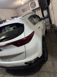 موديل 21ماشية 58 بيها بارد بالباب الخلفي وهلال الجاملغ الي خلف السائق ...